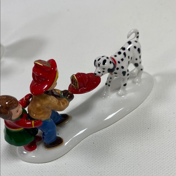 Dept. 56 Snow Village Accessory, "Fun at the Firehouse." Set of 2 figures - Picture 13 of 15